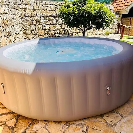 Alja, Sara I Nevio Jacuzzi * Dugi Rat